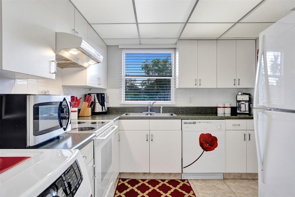 10467 Sunrise Lakes Blvd 210