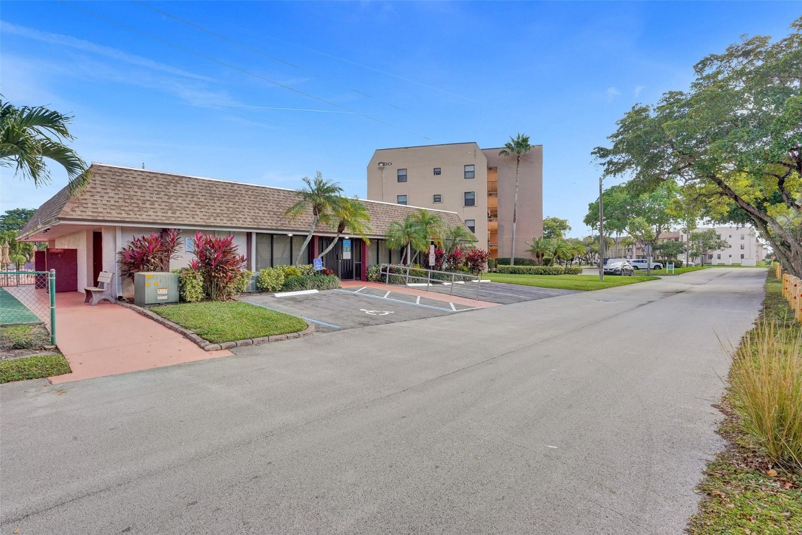 10467 Sunrise Lakes Blvd 210