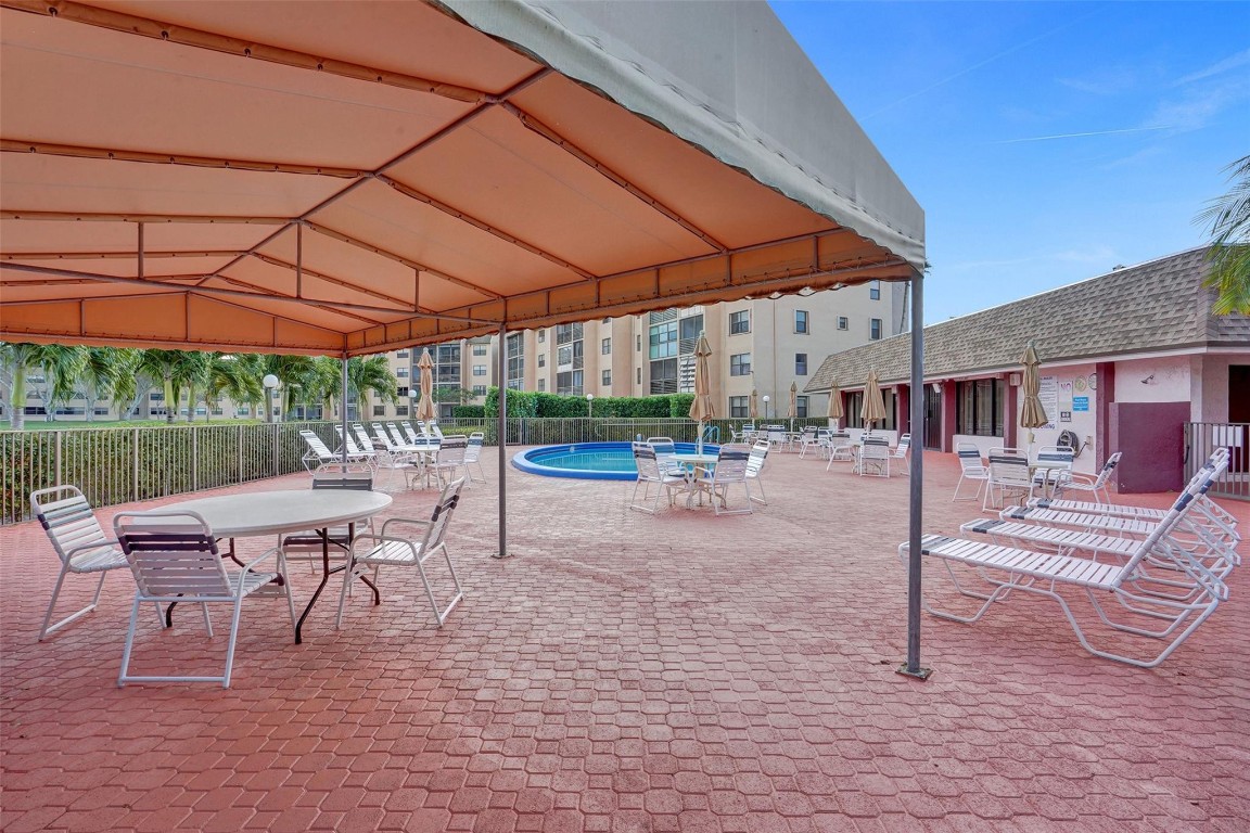 10467 Sunrise Lakes Blvd 210