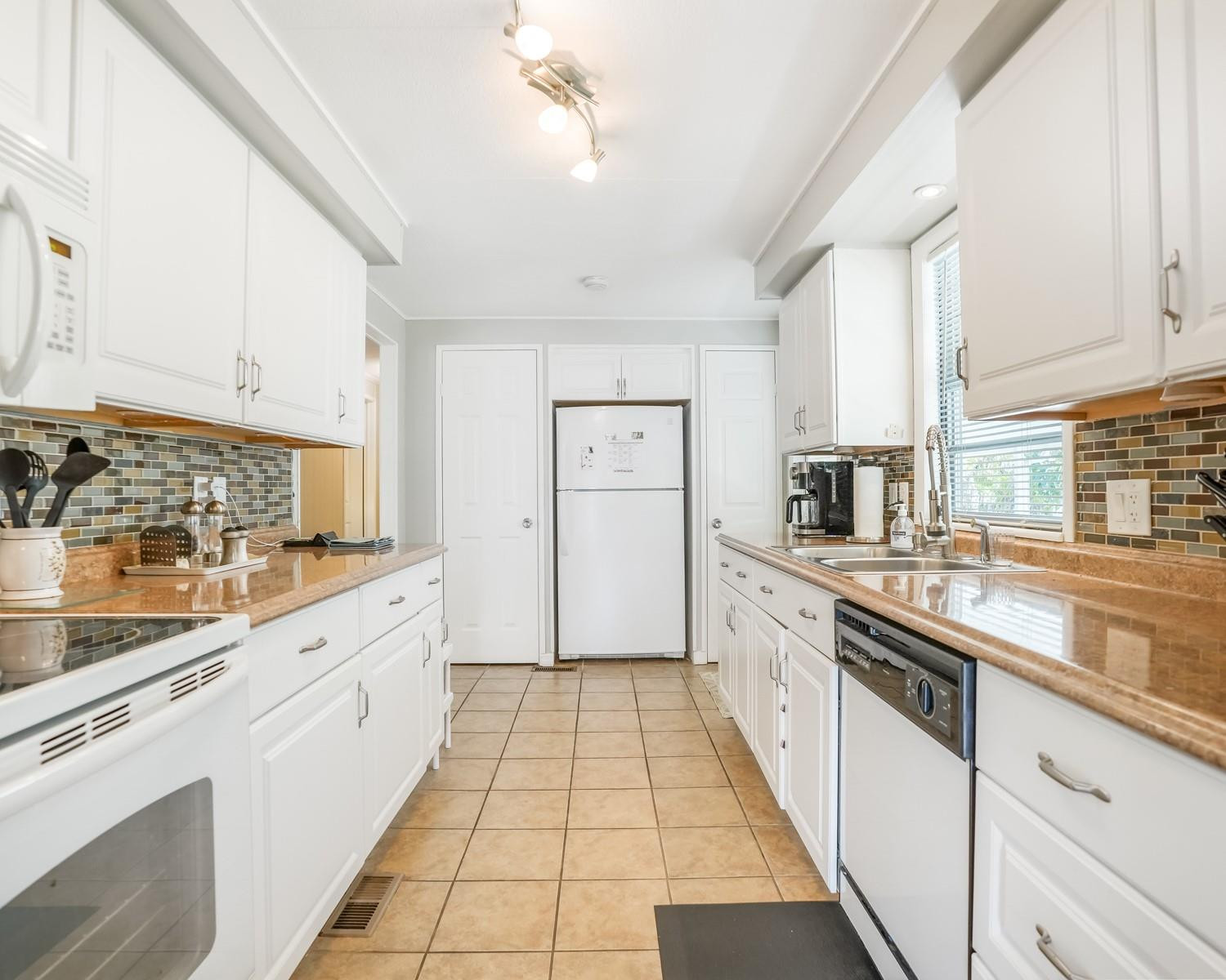 3141 Teakwood Ln