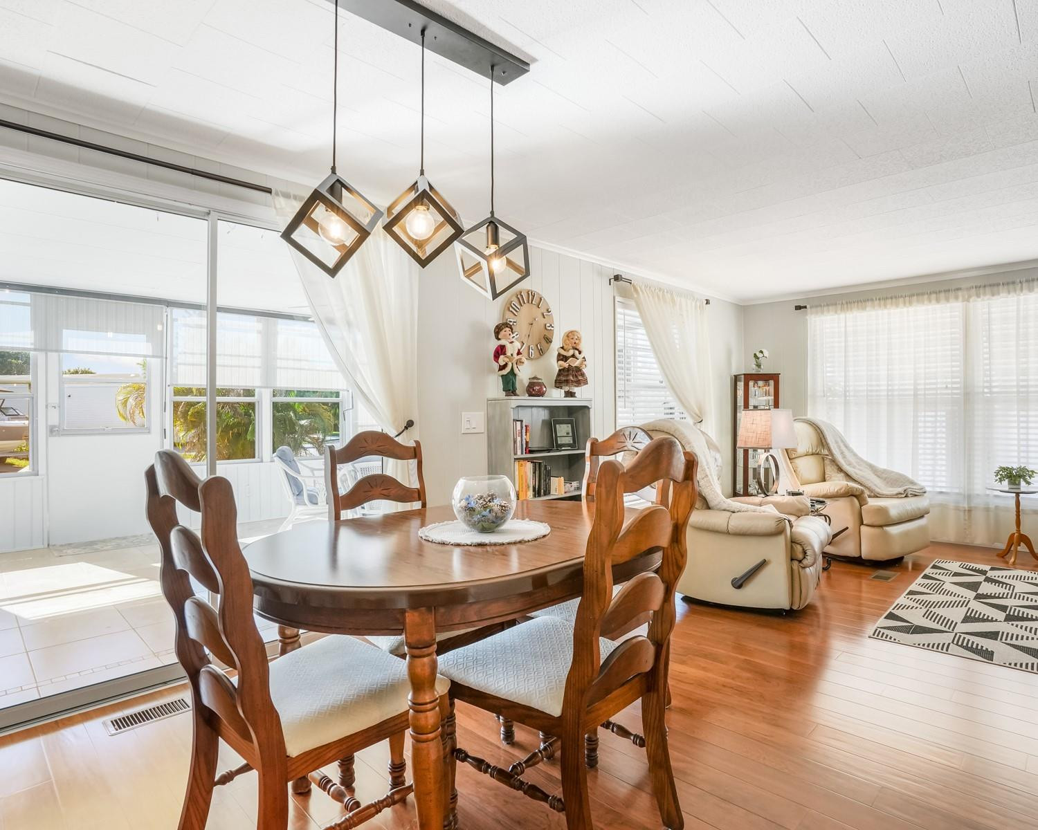 3141 Teakwood Ln