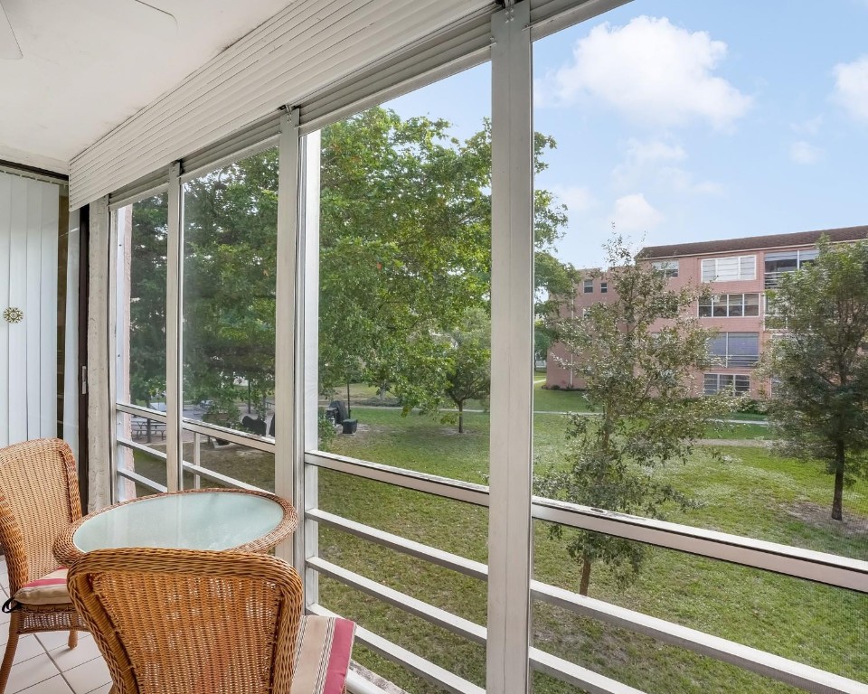 2851 Somerset Dr 205