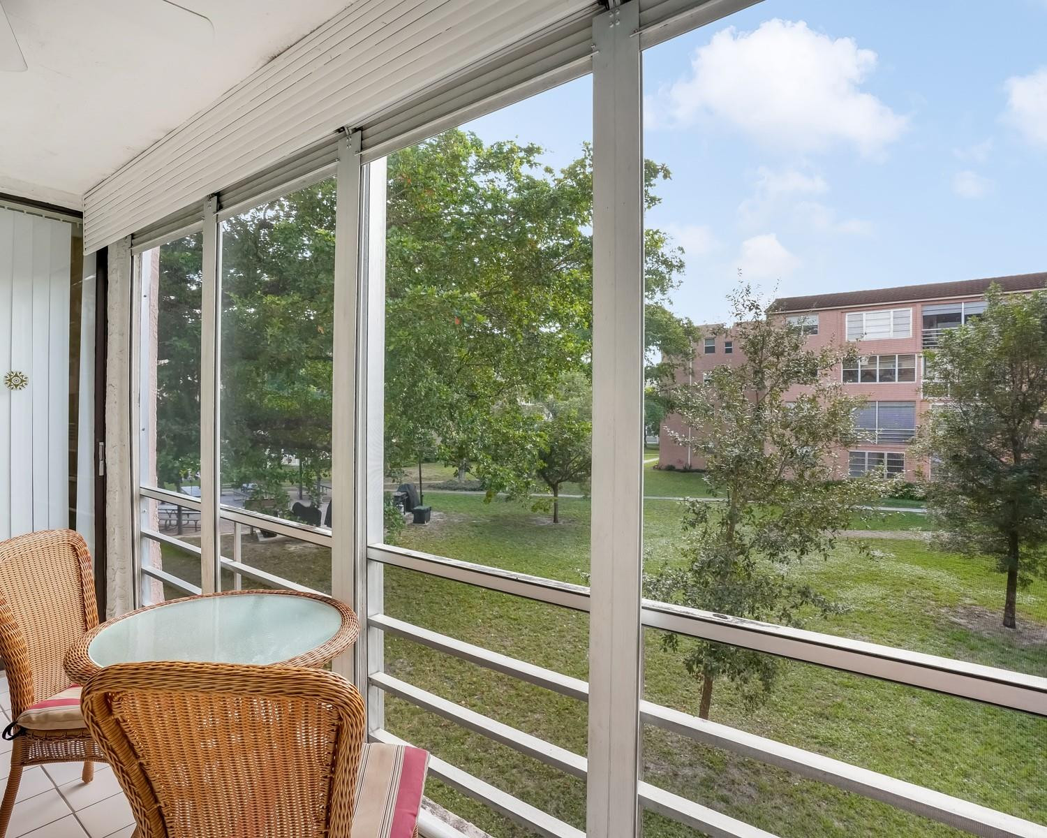 2851 Somerset Dr 205