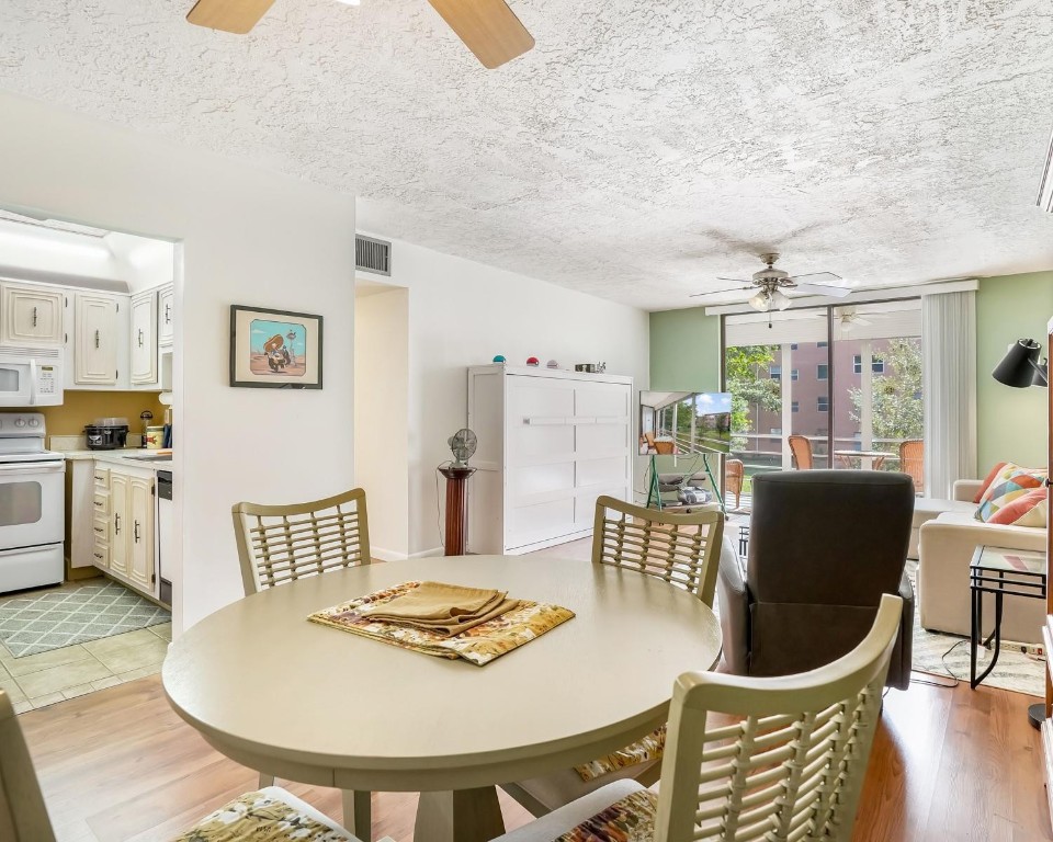 2851 Somerset Dr 205