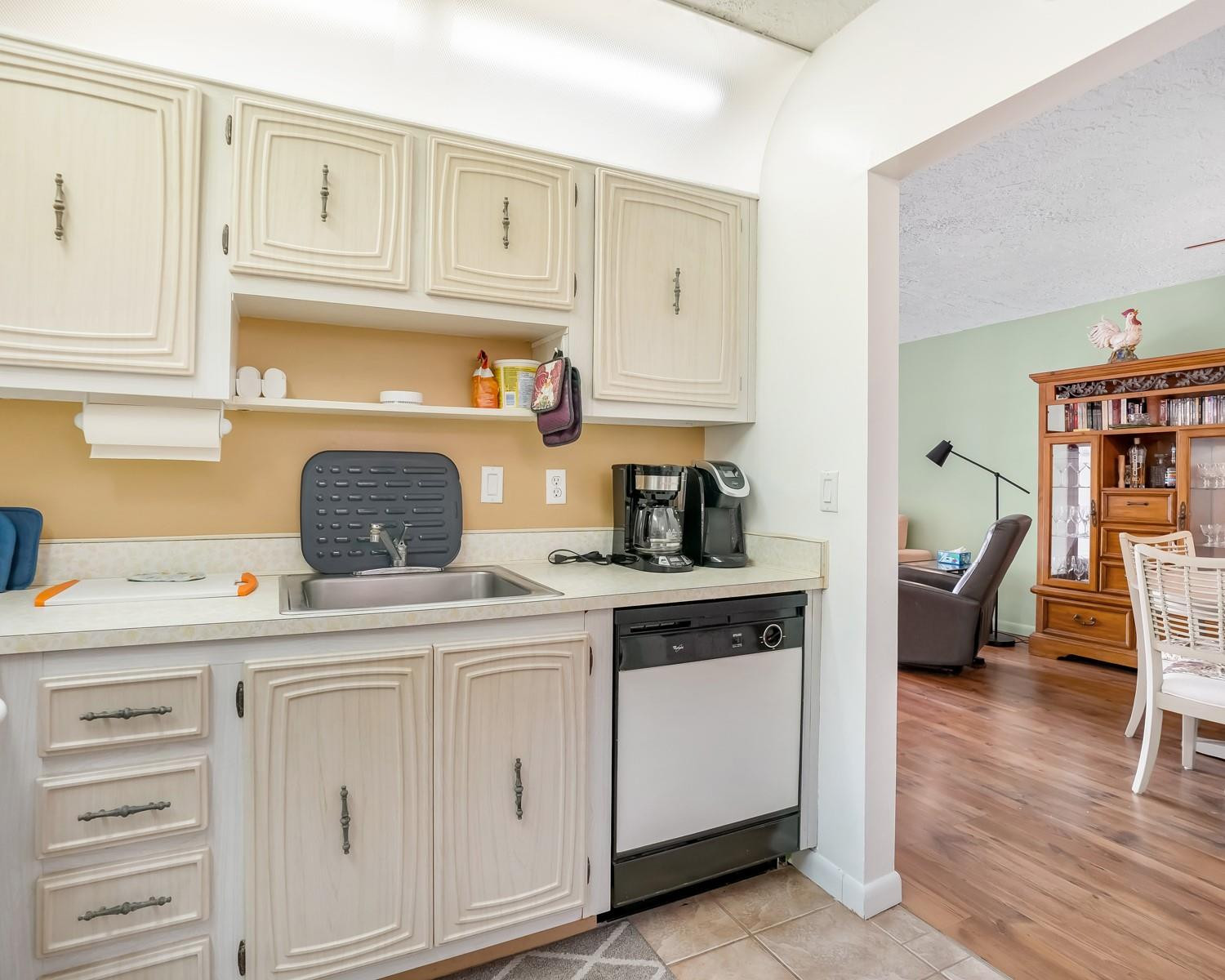 2851 Somerset Dr 205