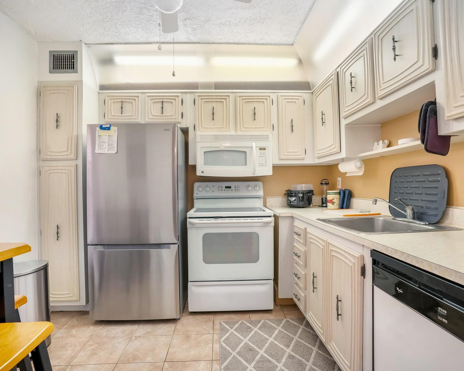 2851 Somerset Dr 205