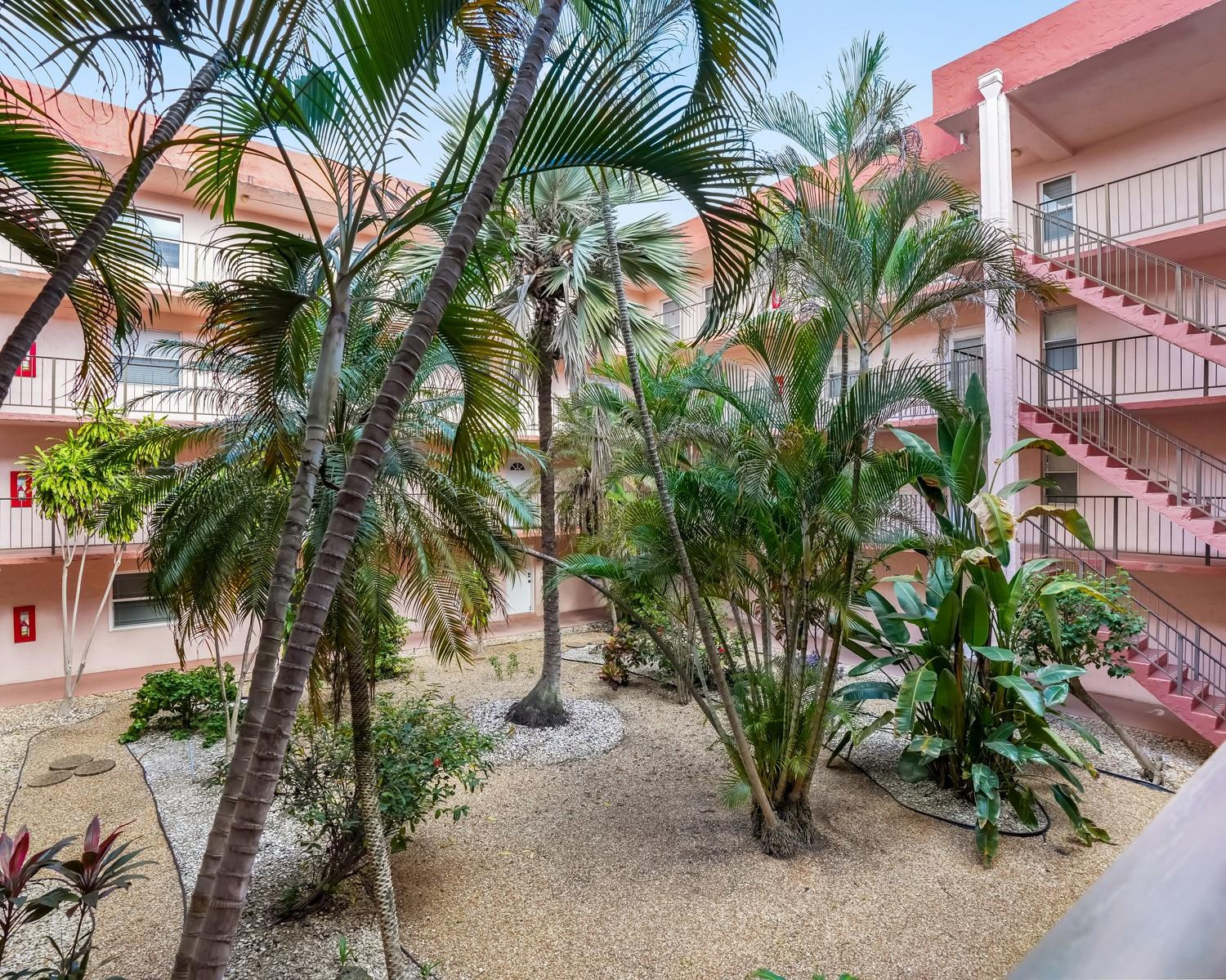 2851 Somerset Dr 205