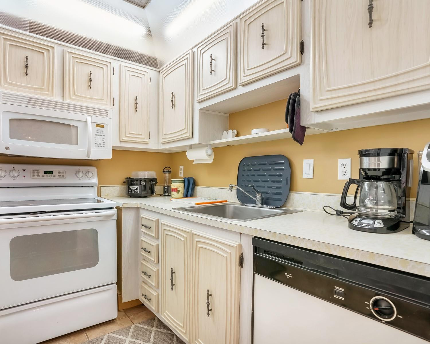 2851 Somerset Dr 205