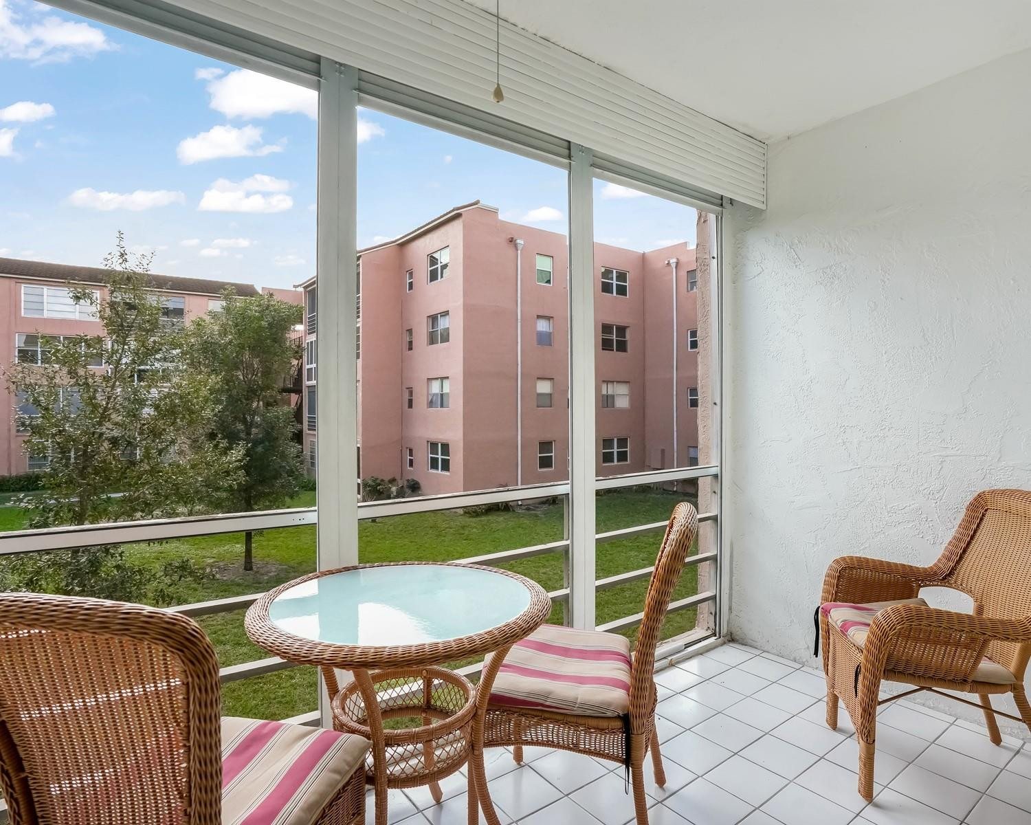 2851 Somerset Dr 205