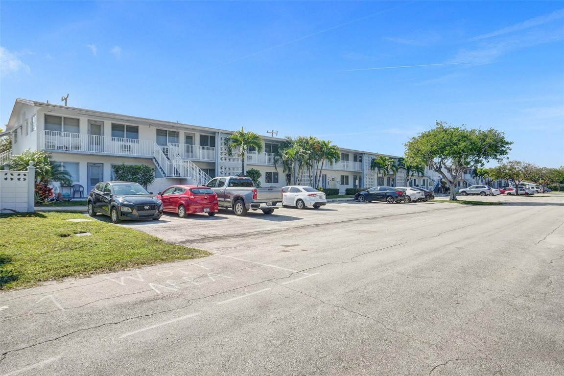 2000 NE 51st Court 205, Fort Lauderdale Unit: 205