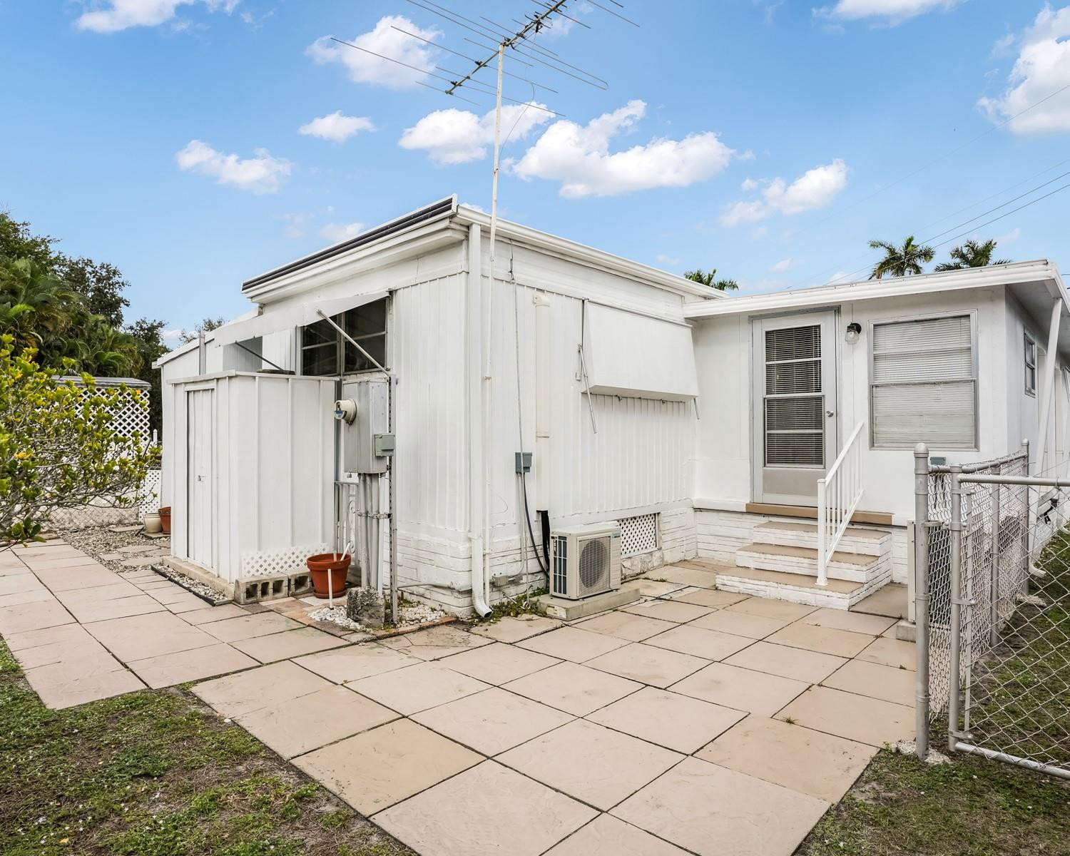 1921 SW 87th Terrace