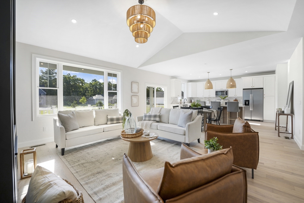 6 Marthas Vineyard Dr