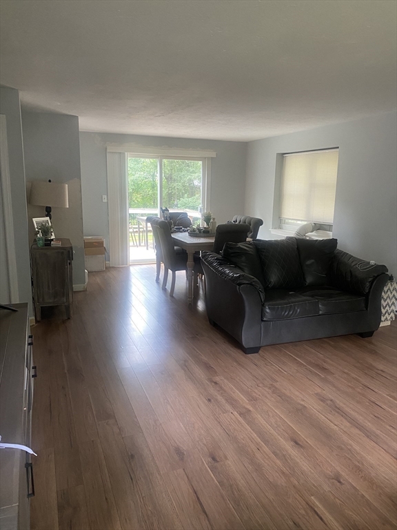 8 Kerry Dr