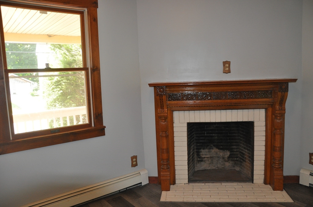 10 W Weir St