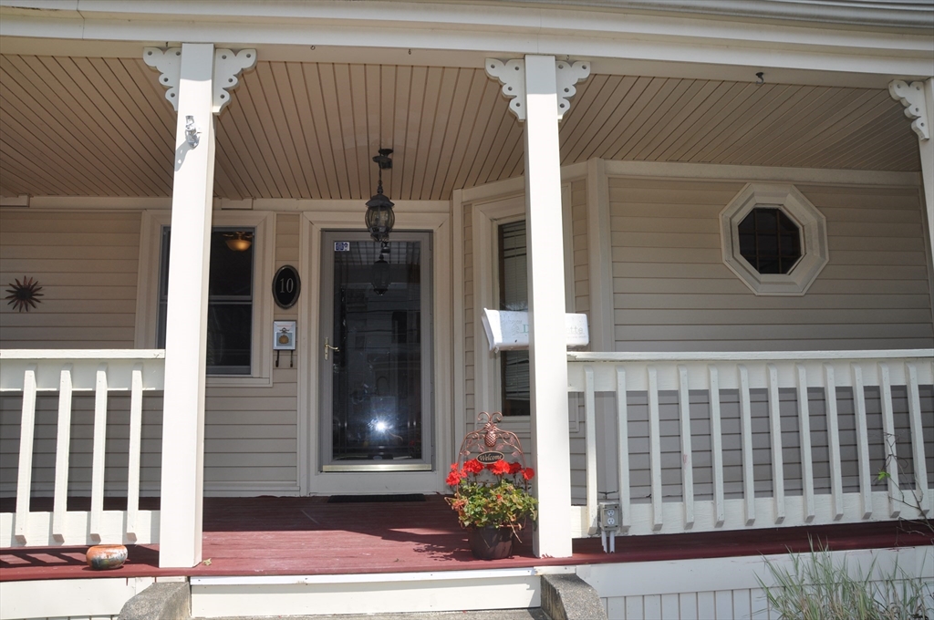 10 W Weir St