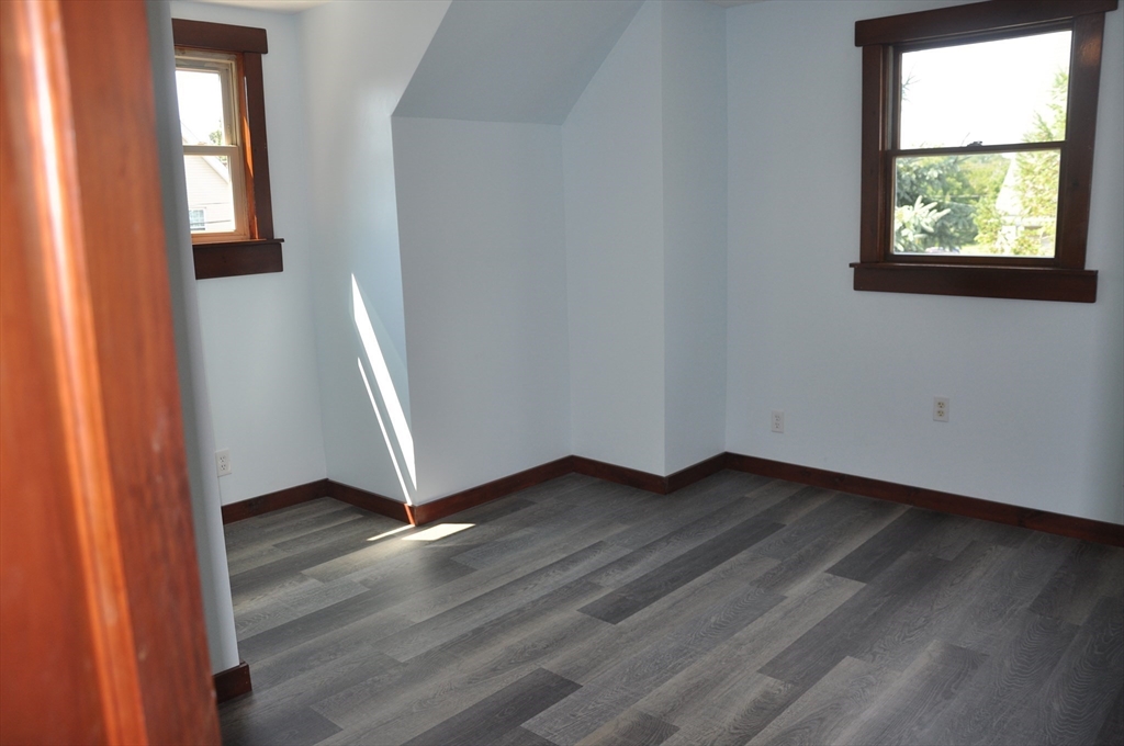10 W Weir St