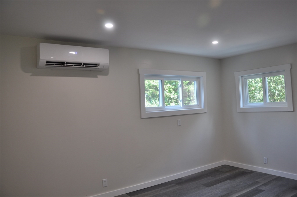 10 W Weir St