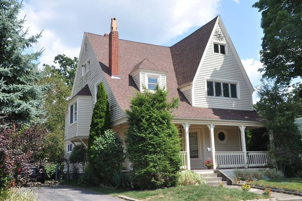 10 W Weir St