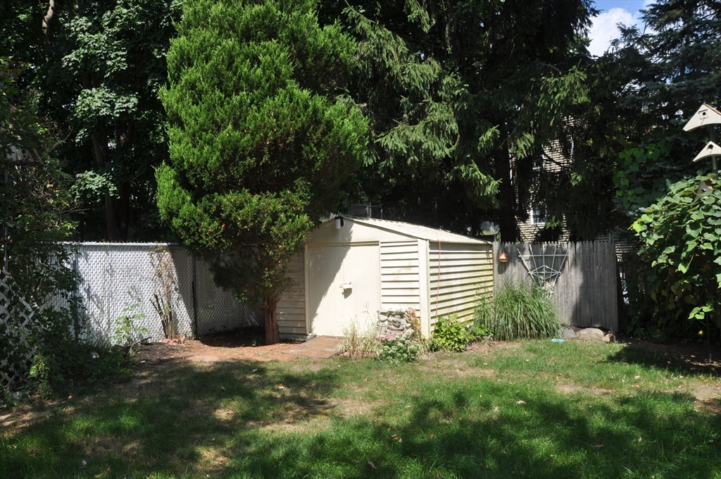 10 W Weir St