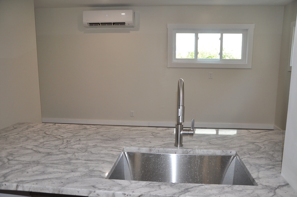 10 W Weir St