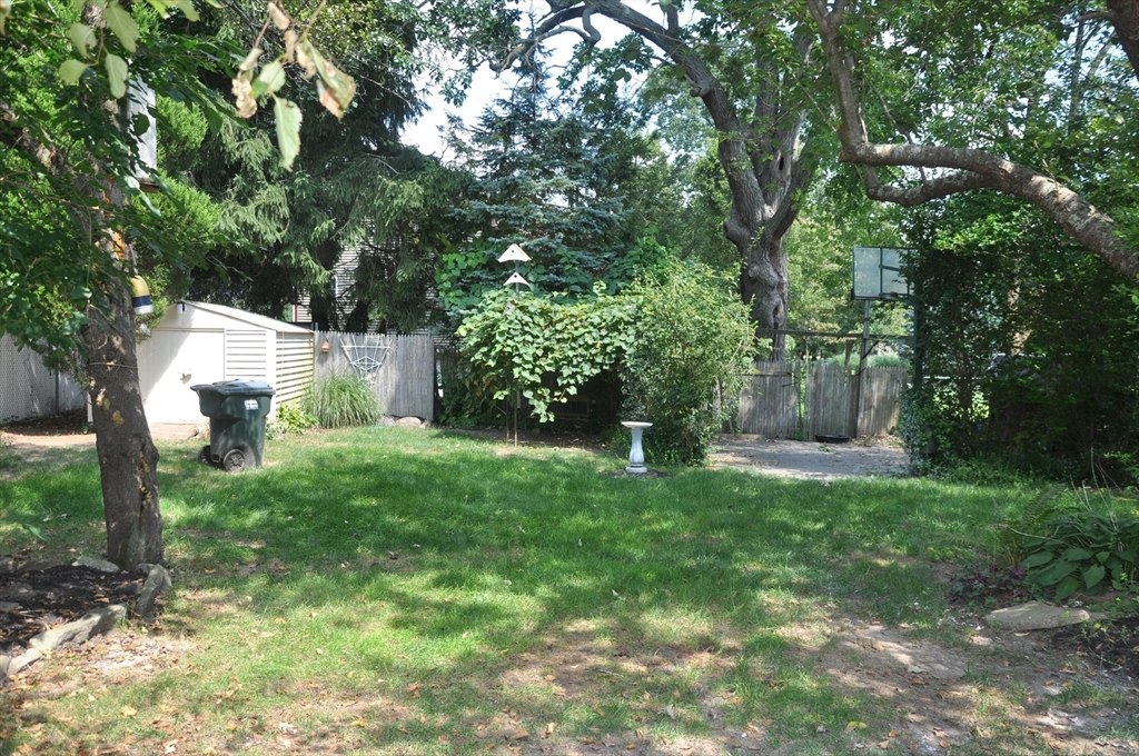 10 W Weir St