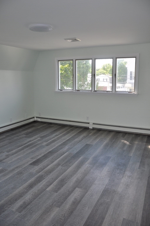 10 W Weir St