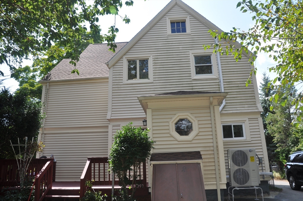 10 W Weir St