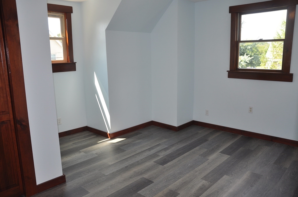 10 W Weir St