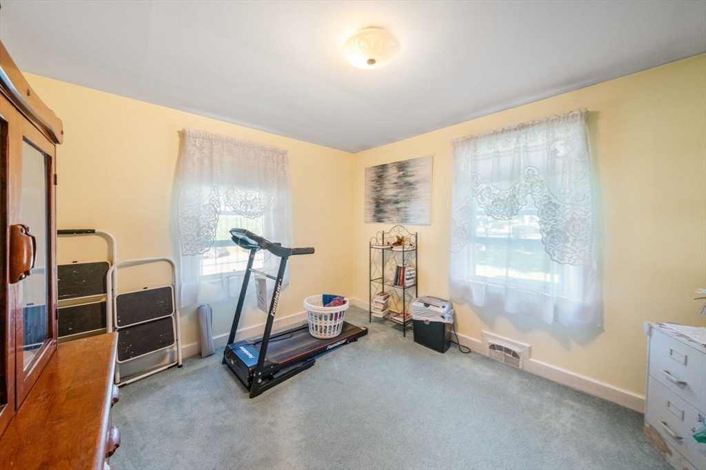 17 Roswell St