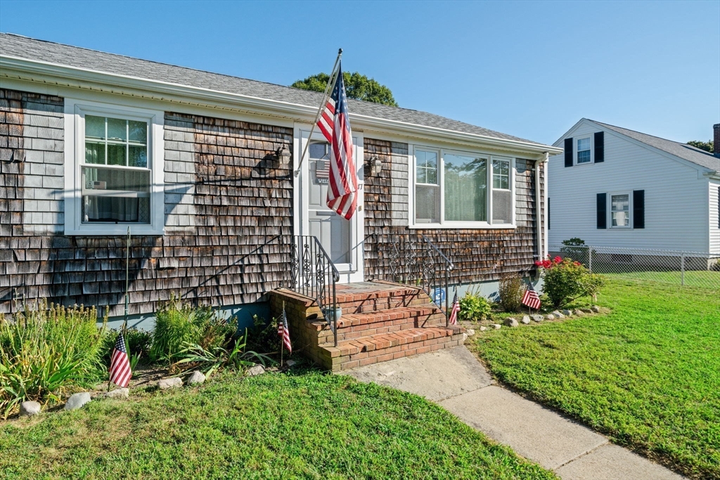 17 Roswell St