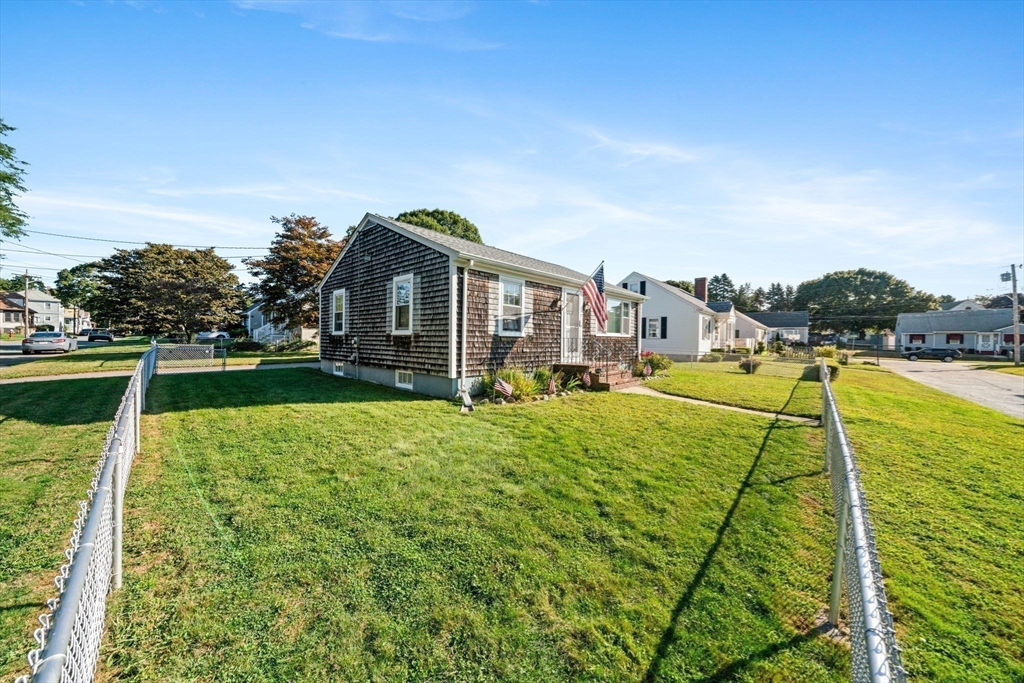 17 Roswell St