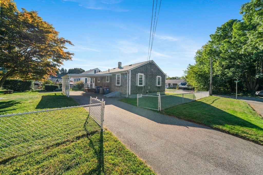 17 Roswell St