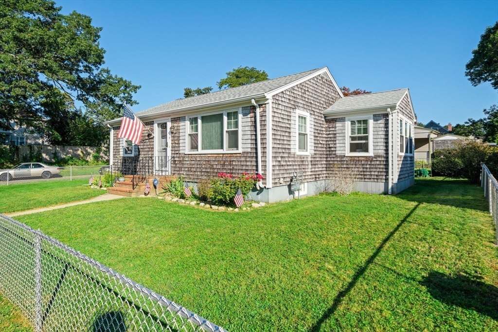 17 Roswell St