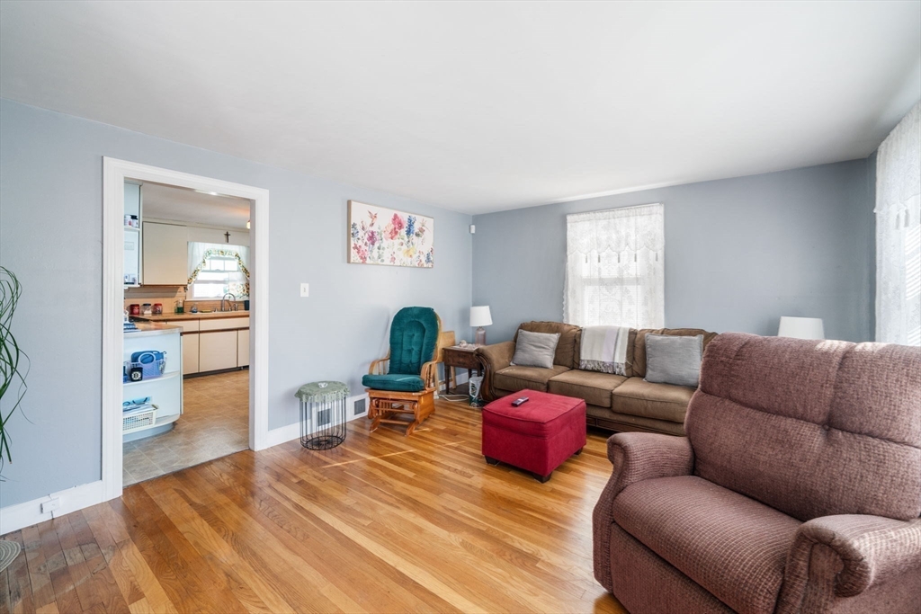 17 Roswell St