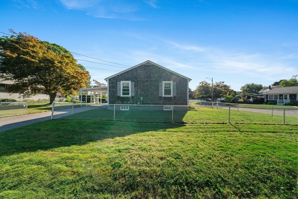 17 Roswell St