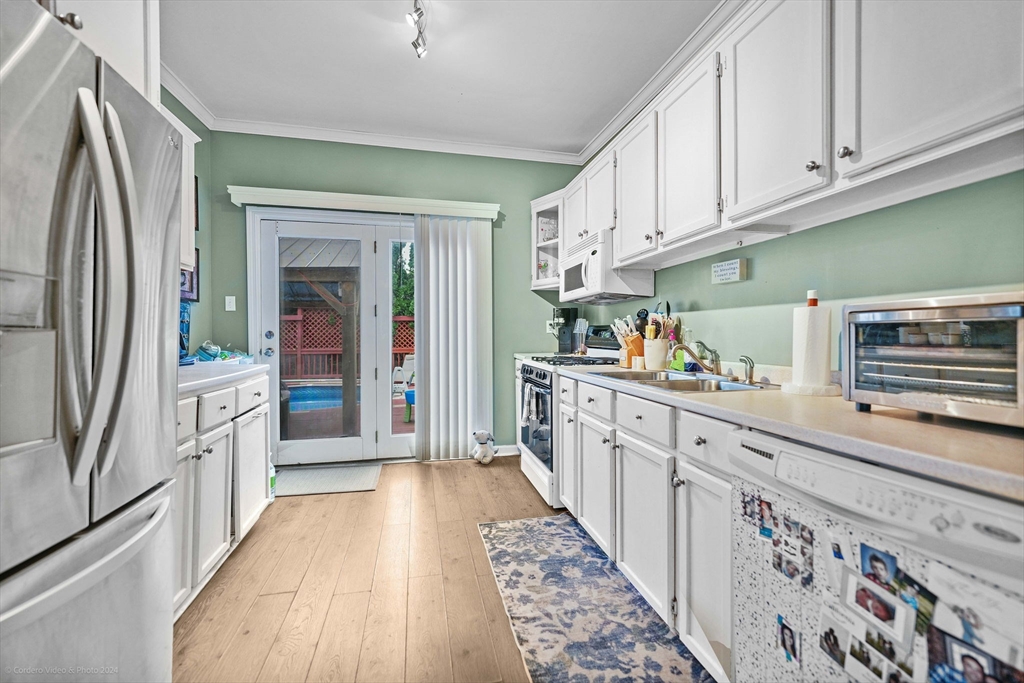 609-611 Allen St