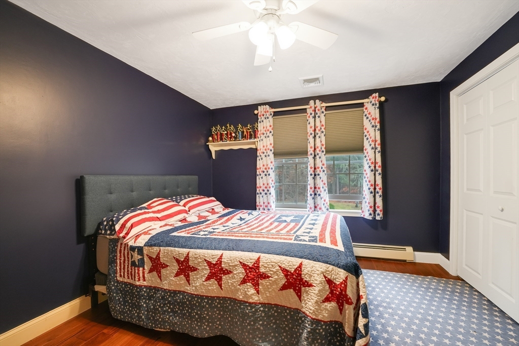 34 Mayflower Ln