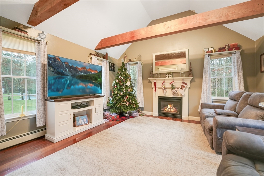 34 Mayflower Ln