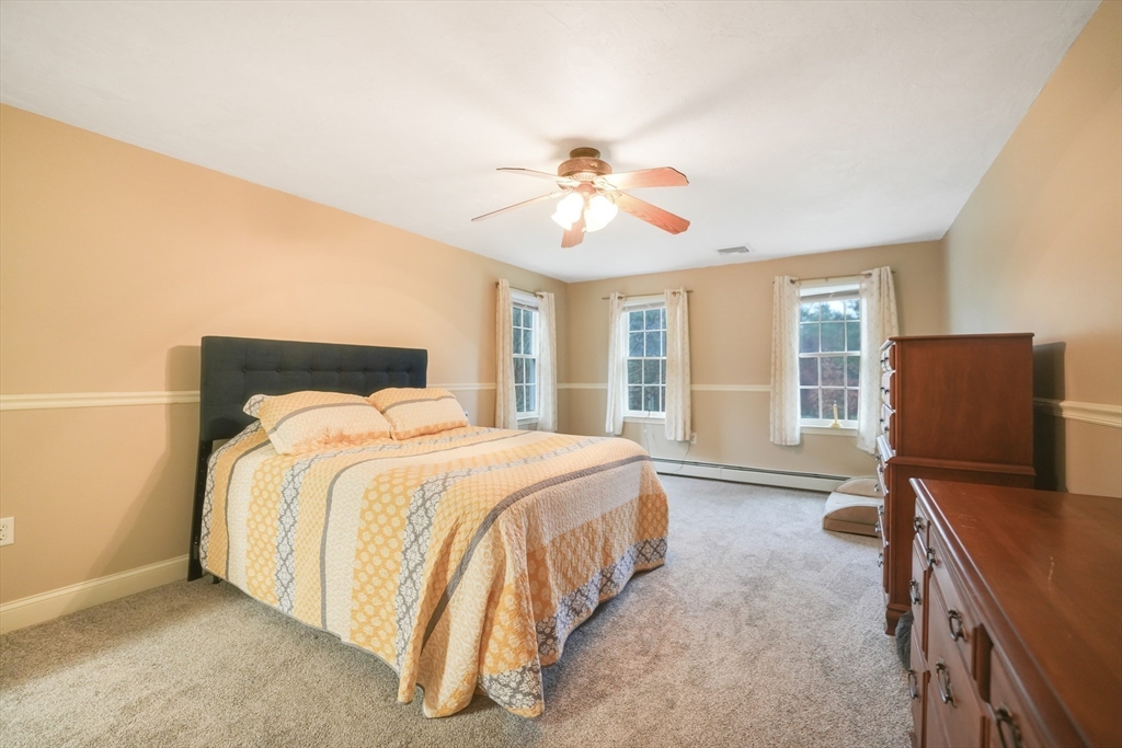 34 Mayflower Ln