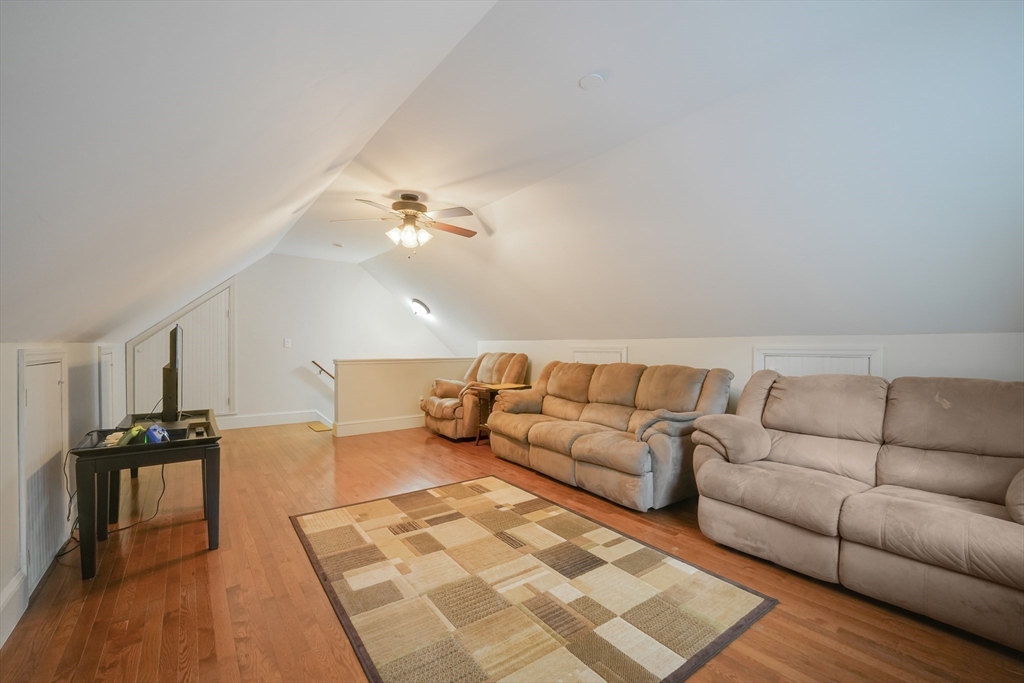 34 Mayflower Ln