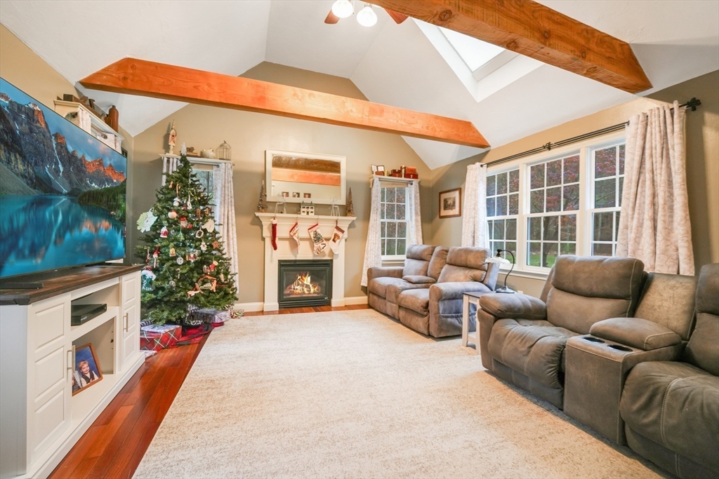 34 Mayflower Ln
