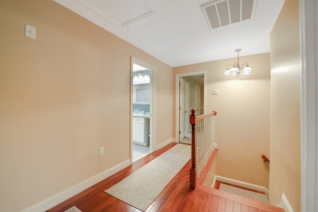 34 Mayflower Ln