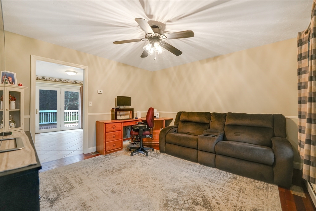 34 Mayflower Ln