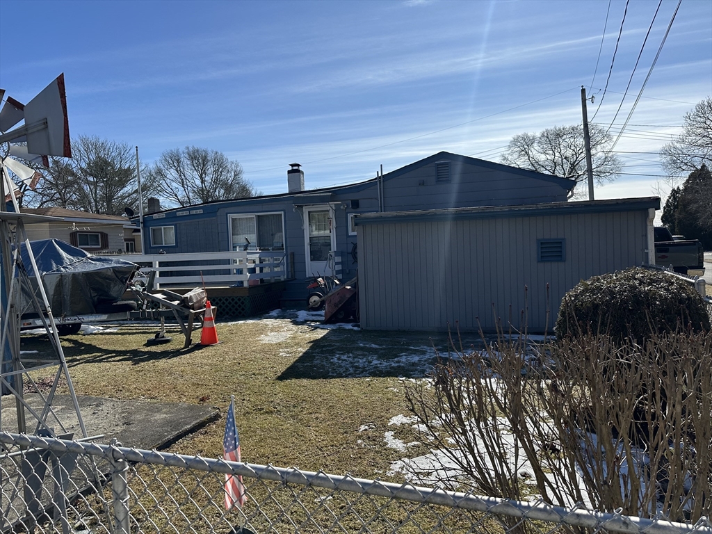 63 Lakeside Ave