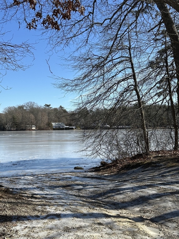 63 Lakeside Ave