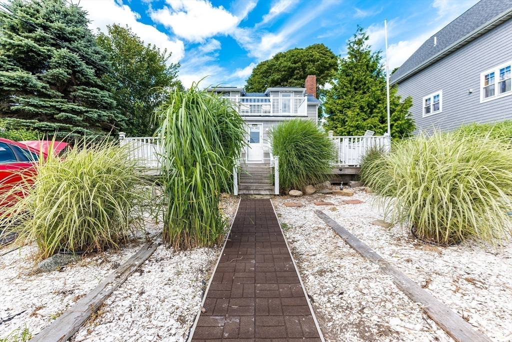 54 Bayview Ave