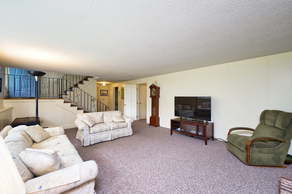 6 Crescent Dr