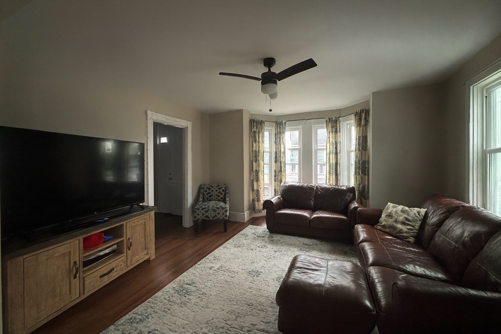 23 Borden St