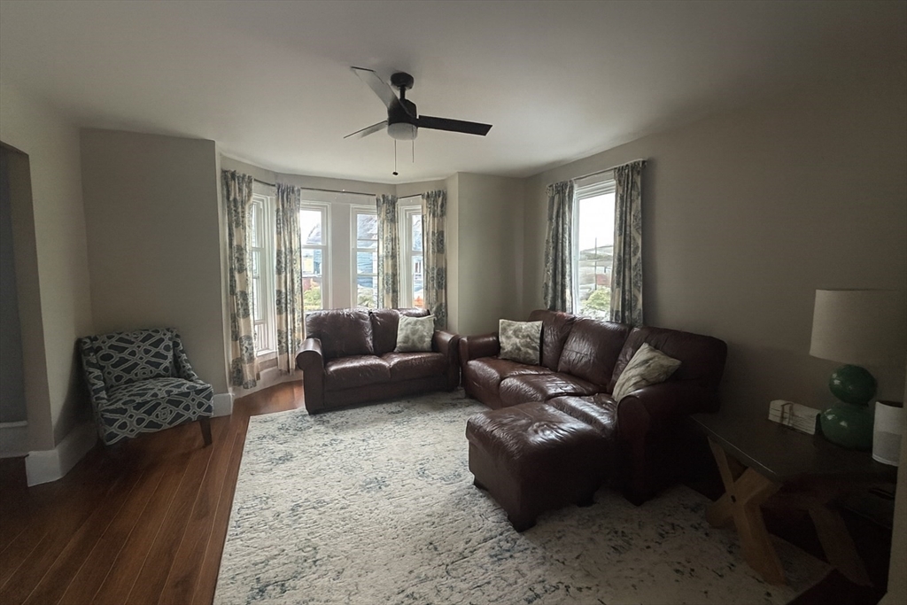 23 Borden St