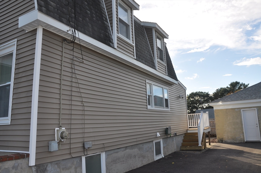 57 Crompton St